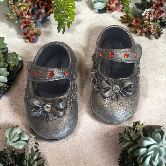 Pewter Bow Shoes New In Box - Picture 2 of 3
